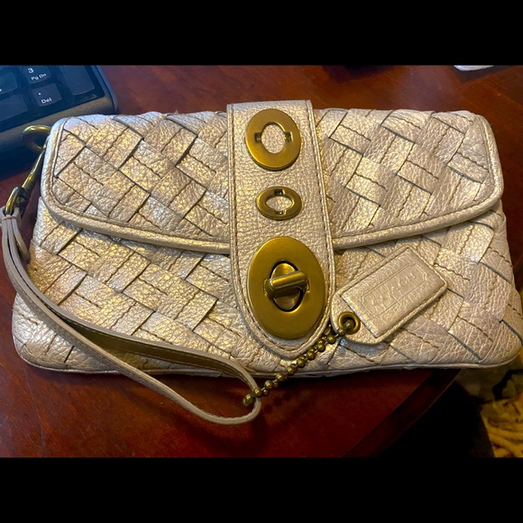 Clutch - Picture 1 of 4